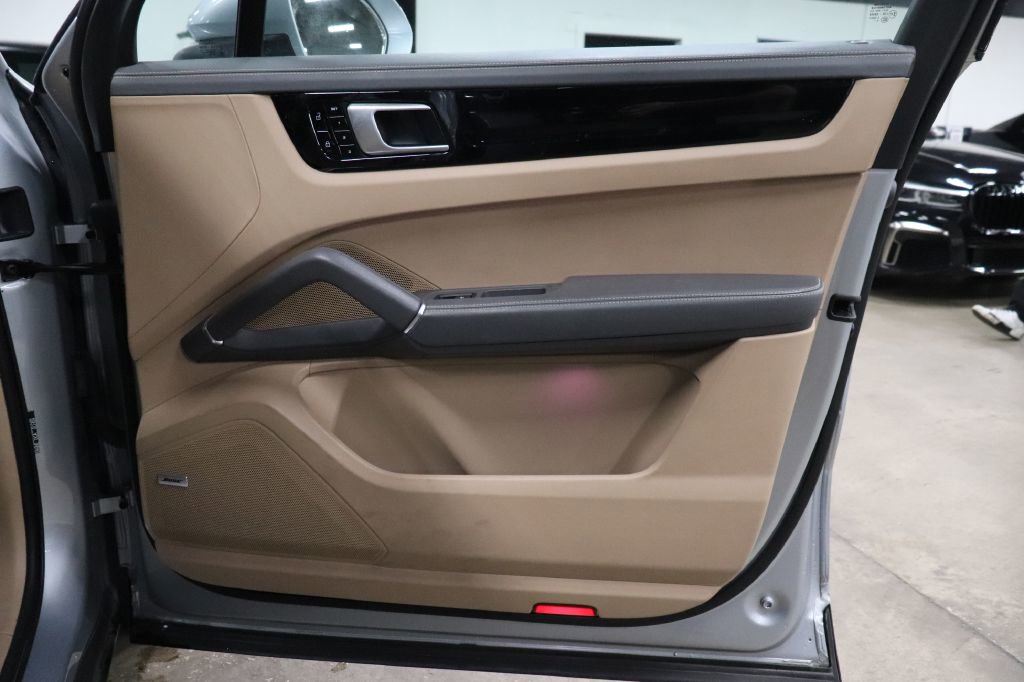 Used 2019 Porsche Cayenne S w/ Premium Plus Package image 22
