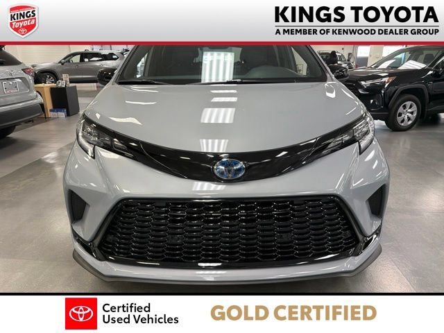 Used 2025 Toyota Sienna XSE AWD/4WD image 3