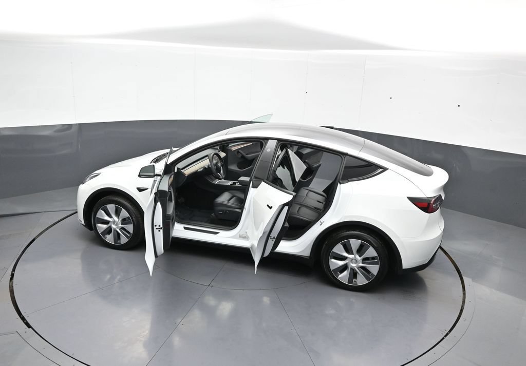 Used 2024 Tesla Model Y Long Range AWD/4WD image 44