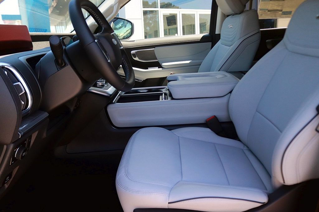 New 2026 Ford Expedition Platinum w/ Platinum Ultimate Package AWD/4WD image 13
