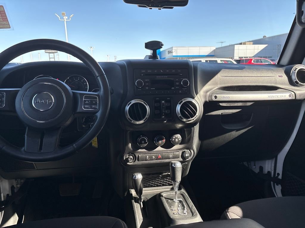 Used 2018 Jeep Wrangler Unlimited Sahara w/ Connectivity Group image 12