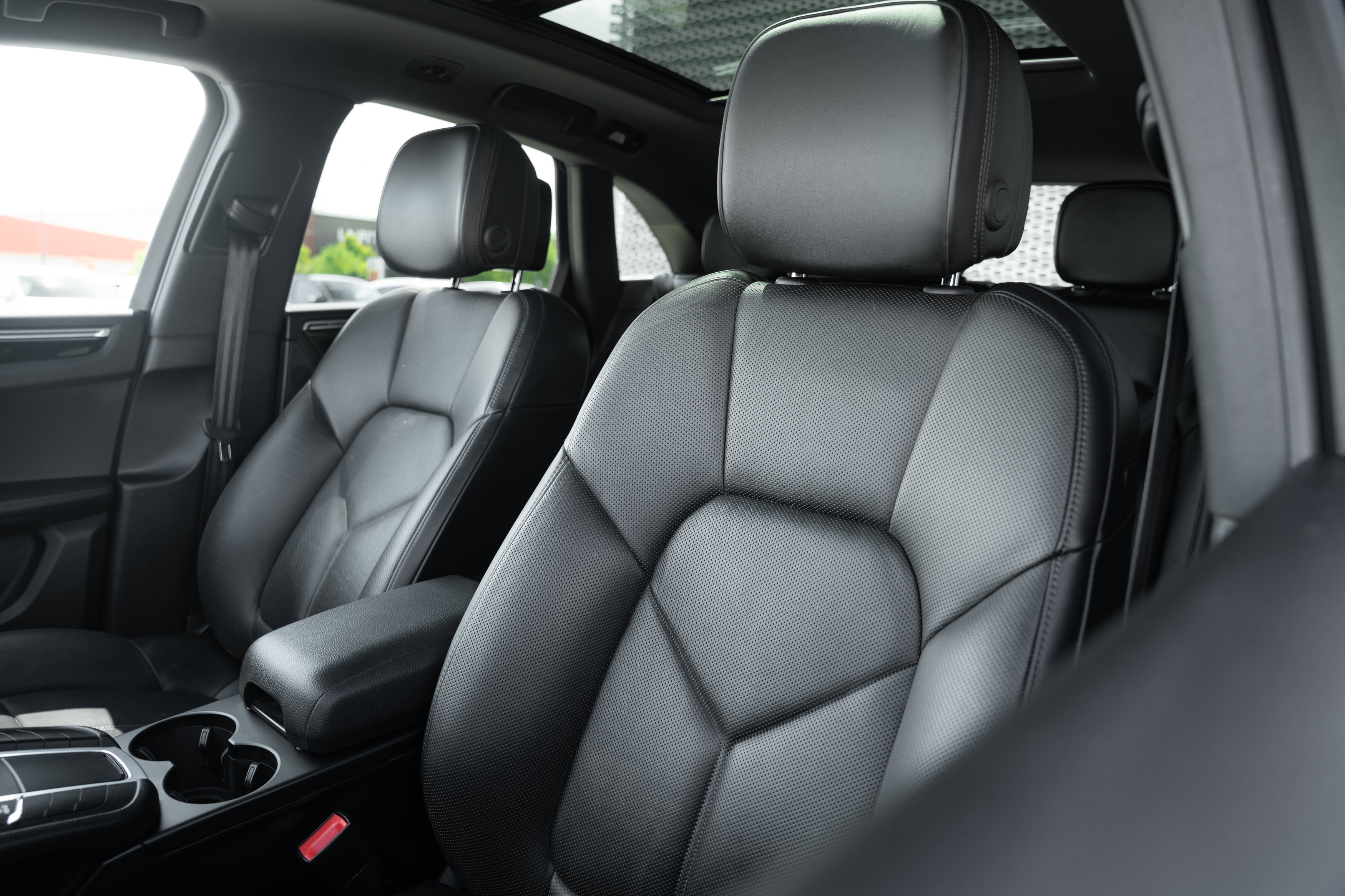 Used 2019 Porsche Macan AWD/4WD image 22