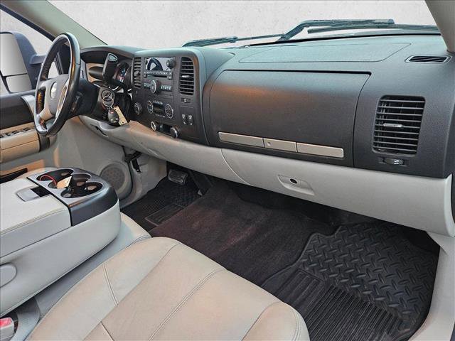 Used 2009 Chevrolet Silverado 2500 LT w/ Exterior Plus Package image 18