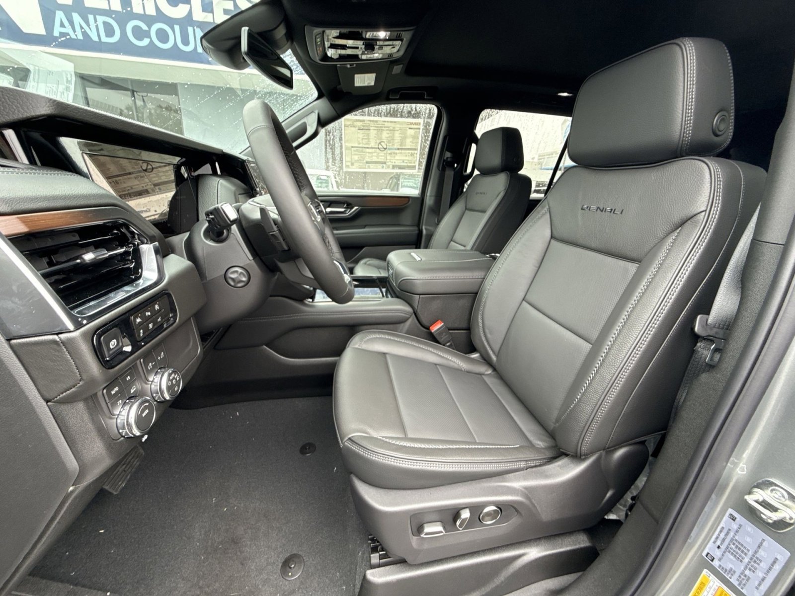 New 2026 GMC Yukon Denali w/ Sun & Power Step Package AWD/4WD image 13