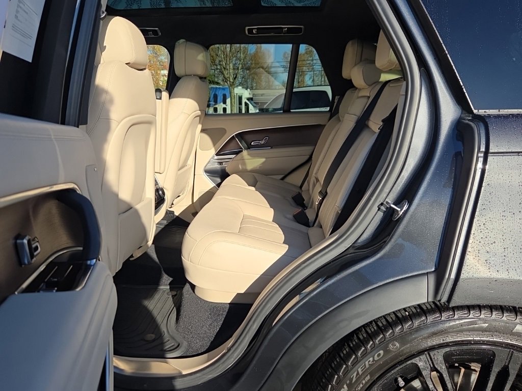 Certified 2023 Land Rover Range Rover SE image 11