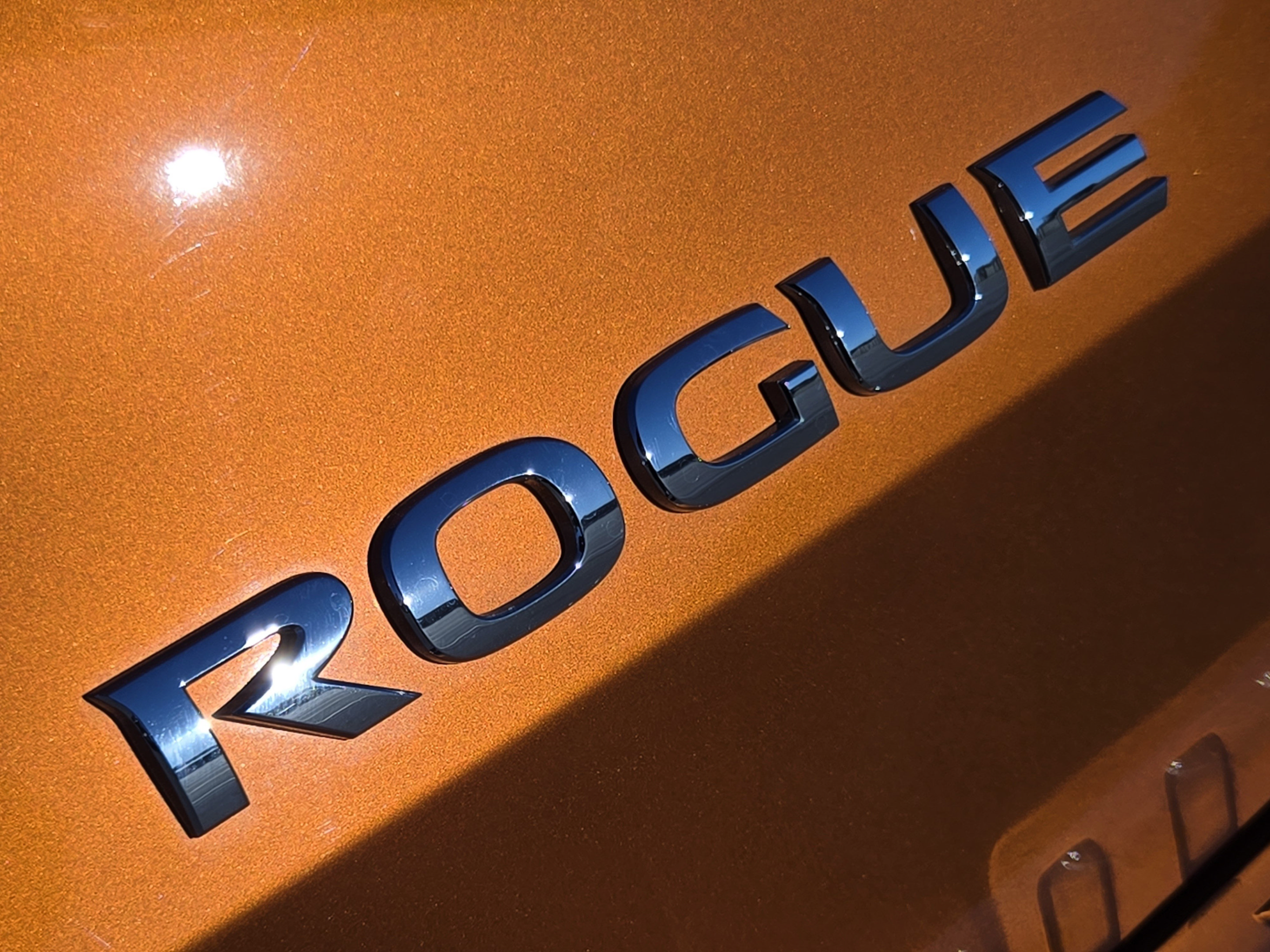 Used 2018 Nissan Rogue SV w/ Premium Package FWD image 32