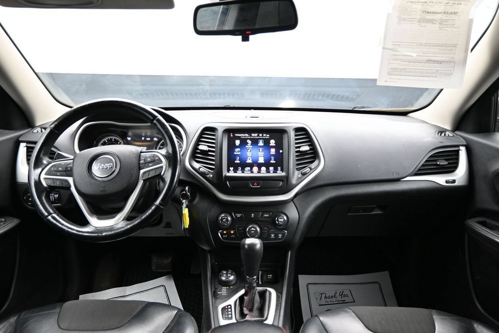 Used 2017 Jeep Cherokee Trailhawk AWD/4WD image 13