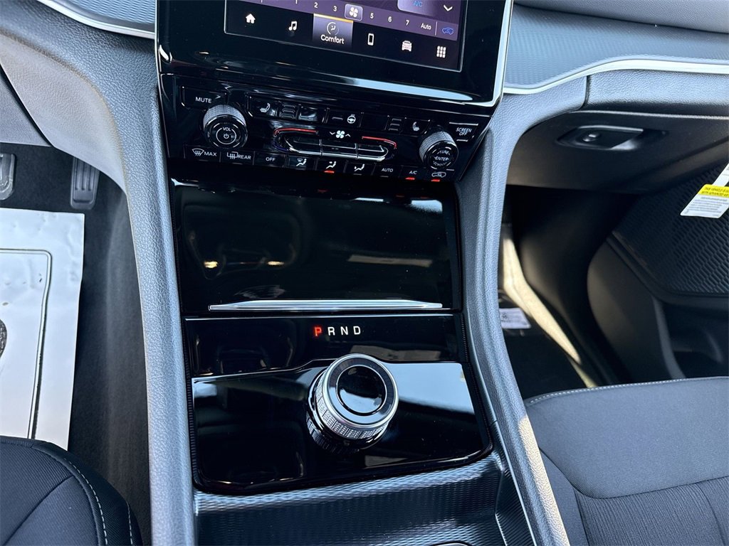 New 2025 Jeep Grand Cherokee Laredo X image 19