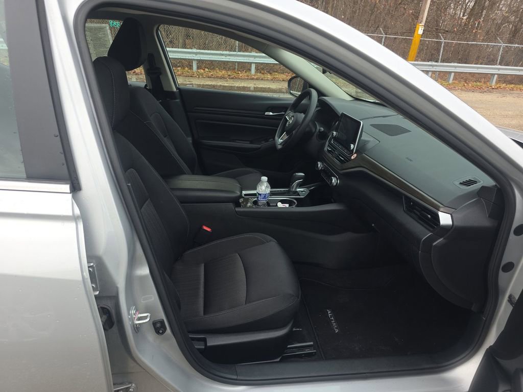 Used 2024 Nissan Altima 2.5 SV image 15