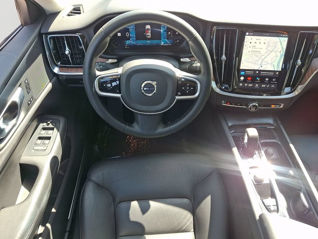 Used 2025 Volvo V60 B5 Cross Country Plus AWD/4WD image 12