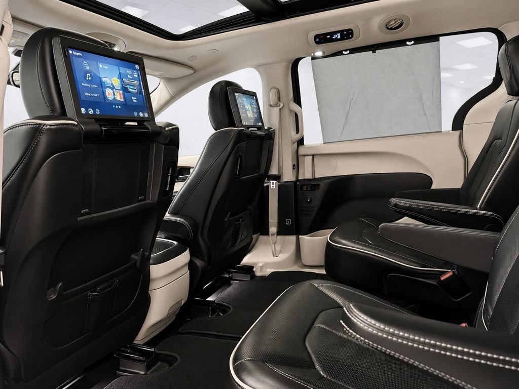 Used 2021 Chrysler Pacifica Limited w/ Uconnect Theater Family Group AWD/4WD image 22