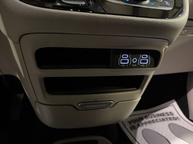 Used 2023 Chrysler Pacifica Touring-L image 21