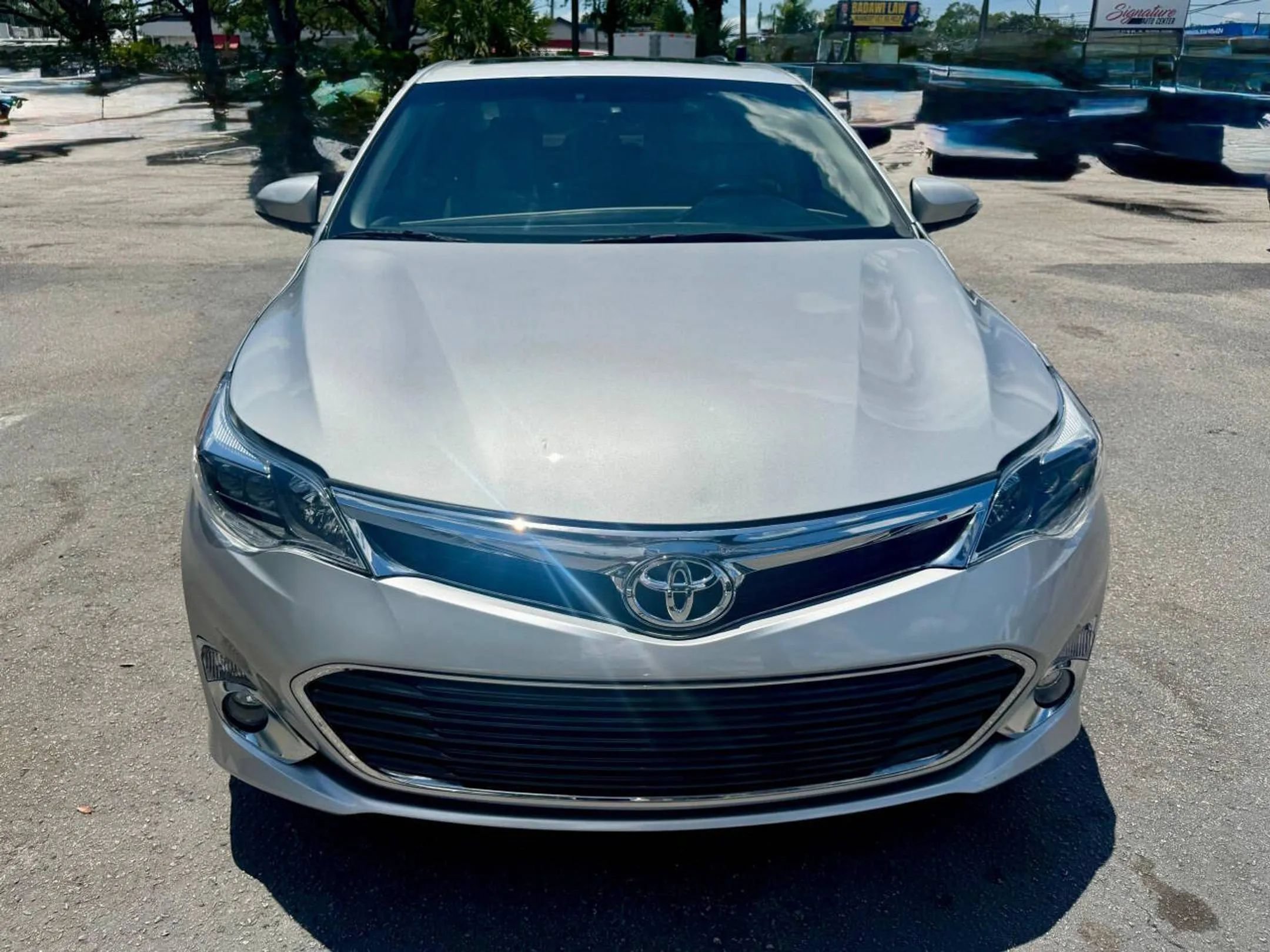 Used 2014 Toyota Avalon Limited w/ Technology Package FWD image 10