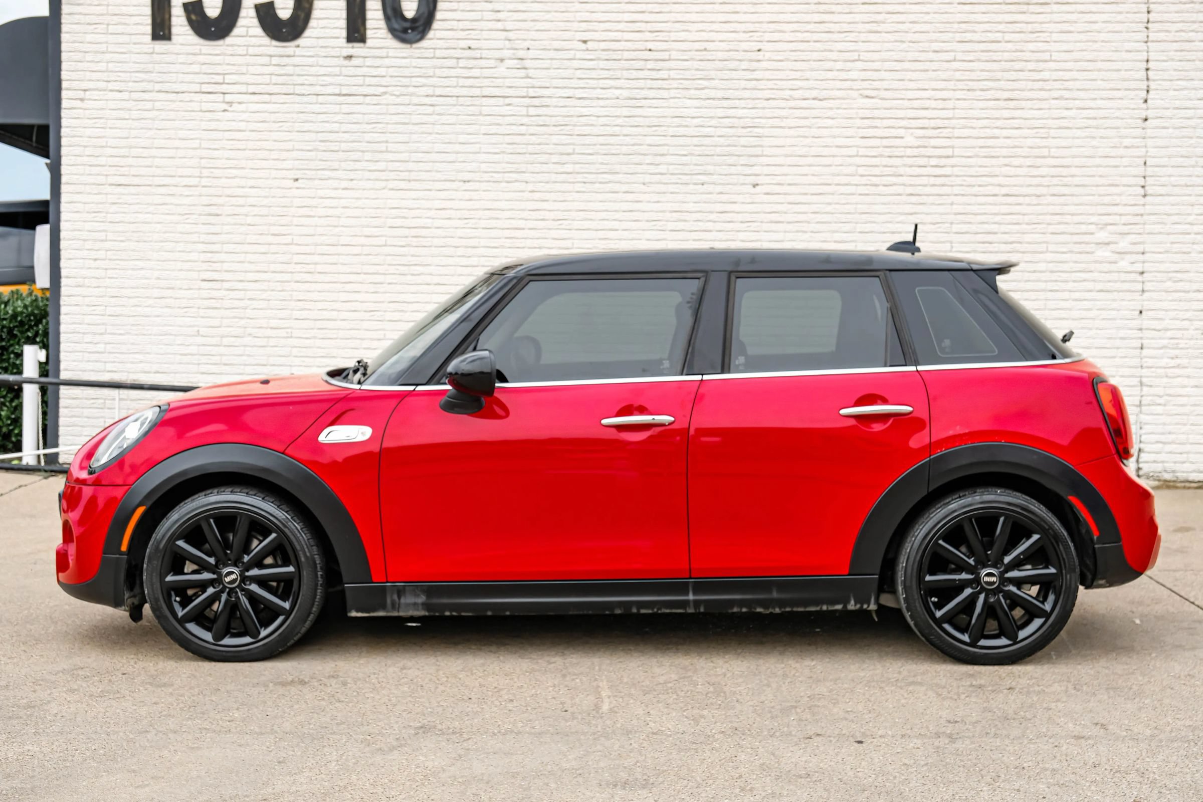 Used 2019 MINI Cooper S w/ Premium Package FWD image 11