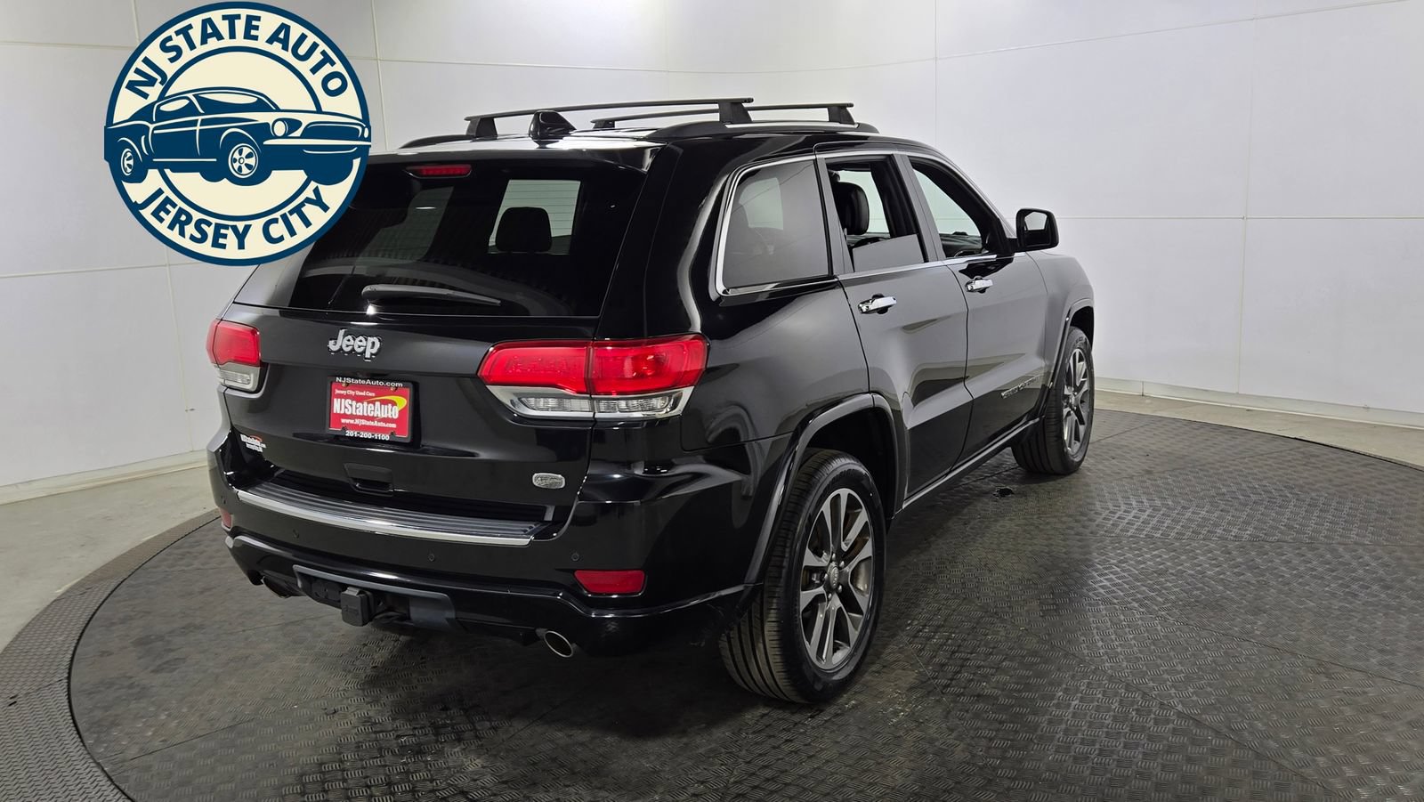 Used 2017 Jeep Grand Cherokee Overland AWD/4WD image 7