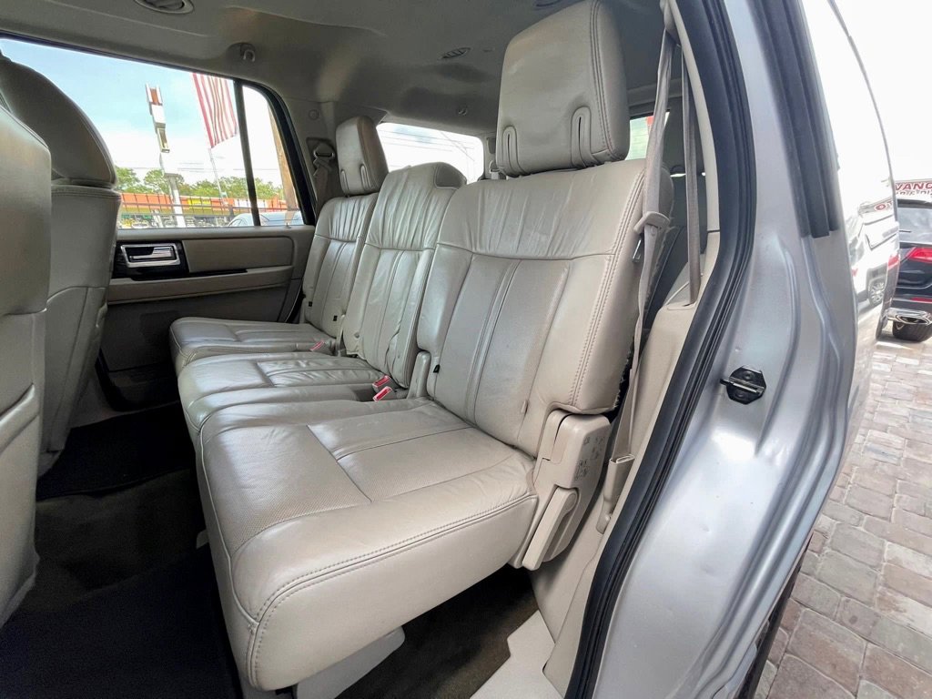 Used 2015 Lincoln Navigator 2WD image 18