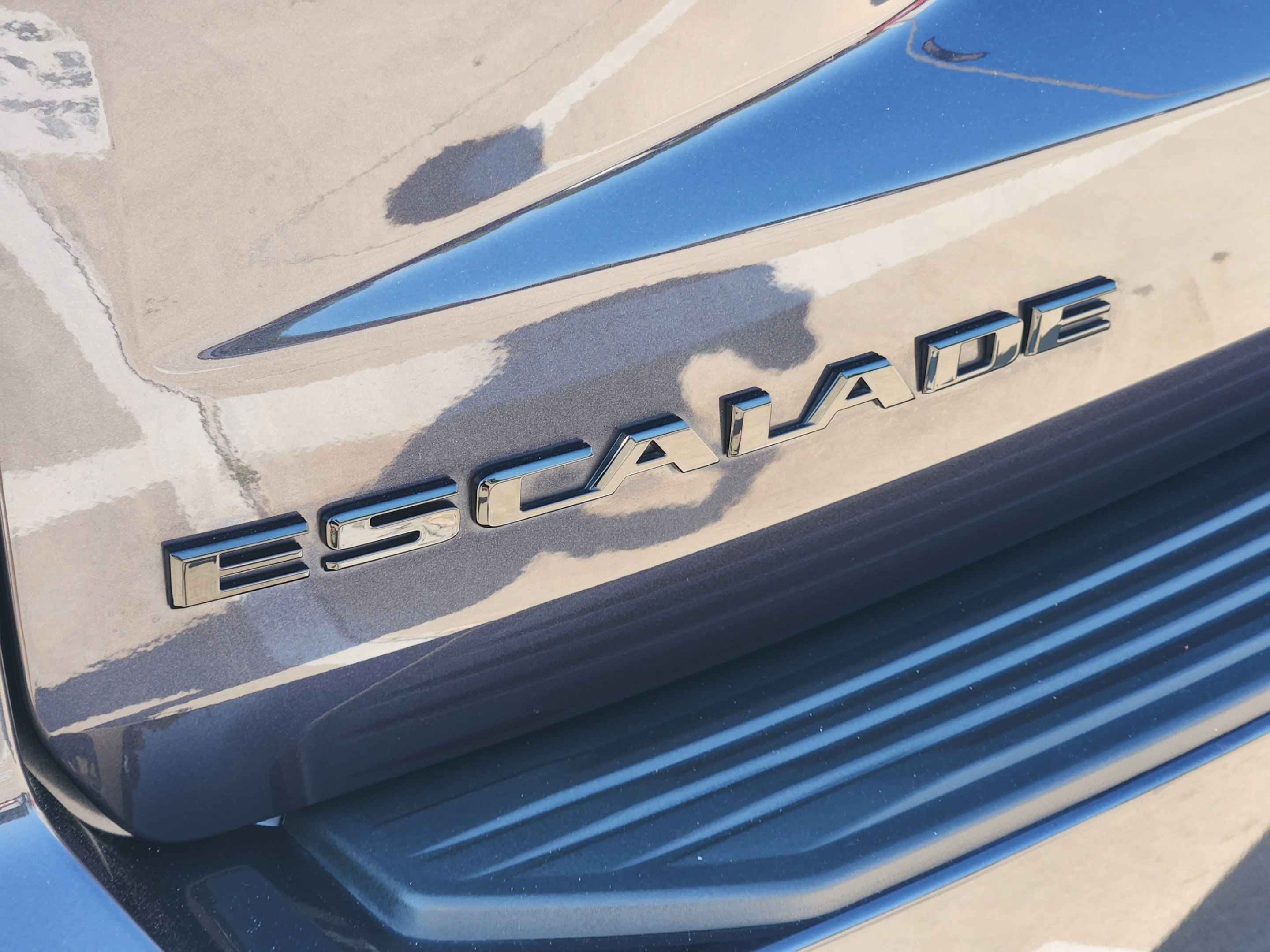 Used 2024 Cadillac Escalade Sport w/ LPO, ONYX Package AWD/4WD image 40