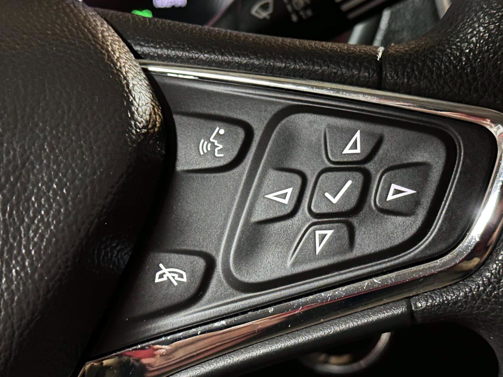 Used 2018 Chevrolet Cruze LT w/ Convenience Package image 23