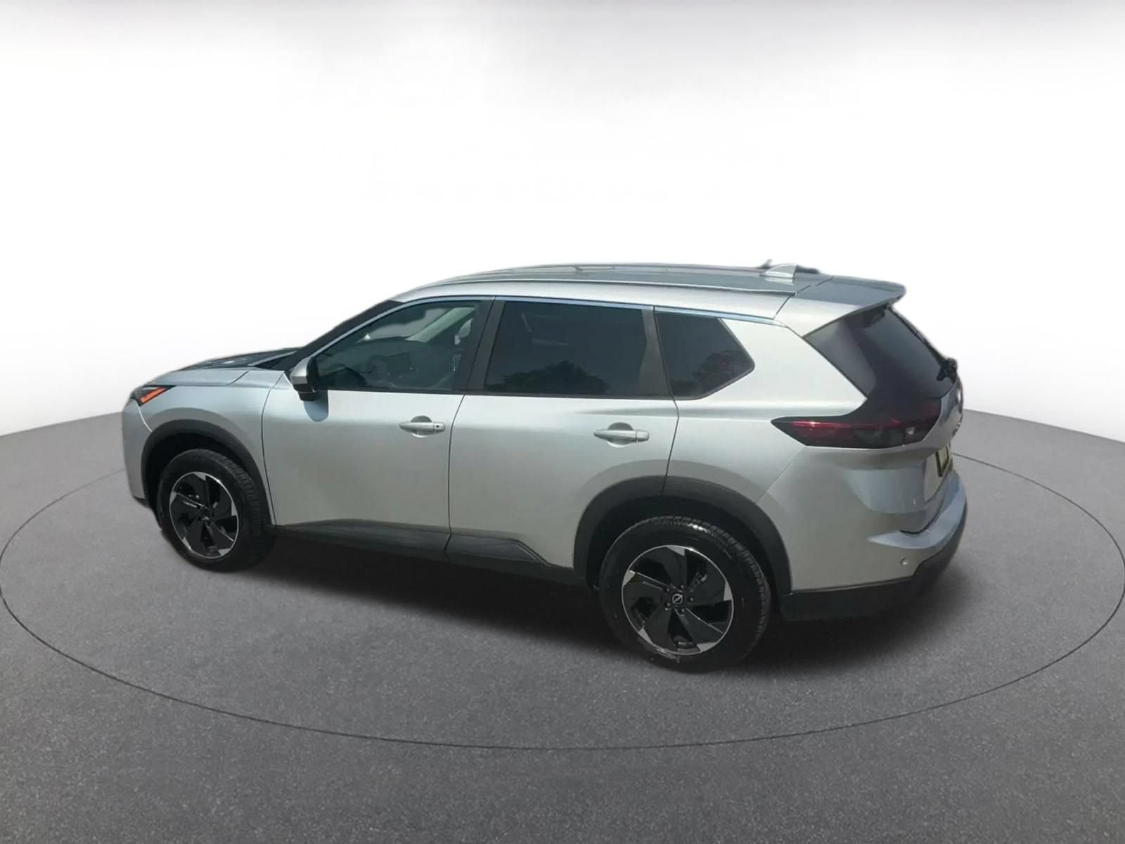 Used 2025 Nissan Rogue SV AWD/4WD image 8