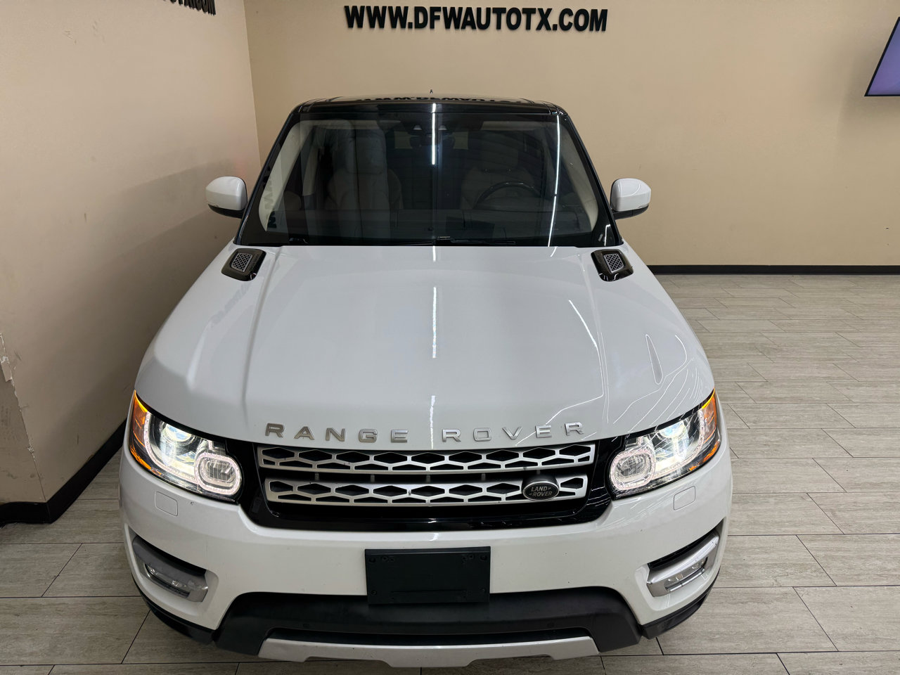 Used 2017 Land Rover Range Rover Sport HSE image 4