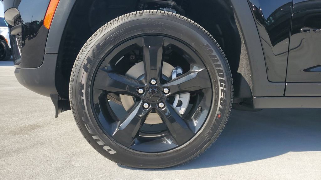 New 2025 Jeep Grand Cherokee Altitude image 7