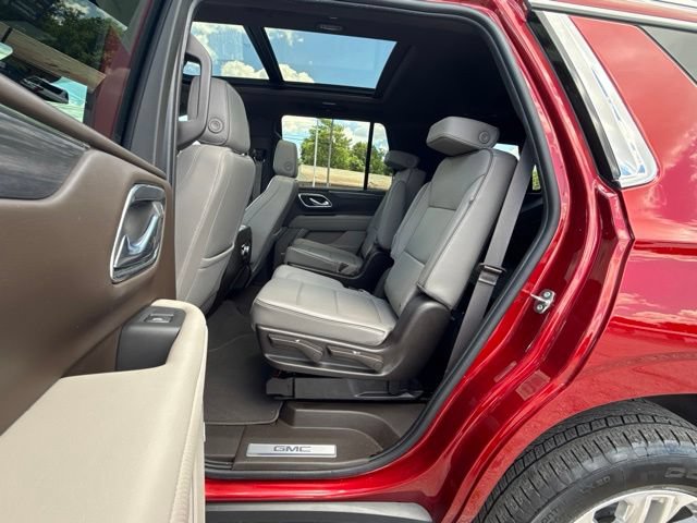 Certified 2023 GMC Yukon SLT w/ SLT Premium Package AWD/4WD image 31