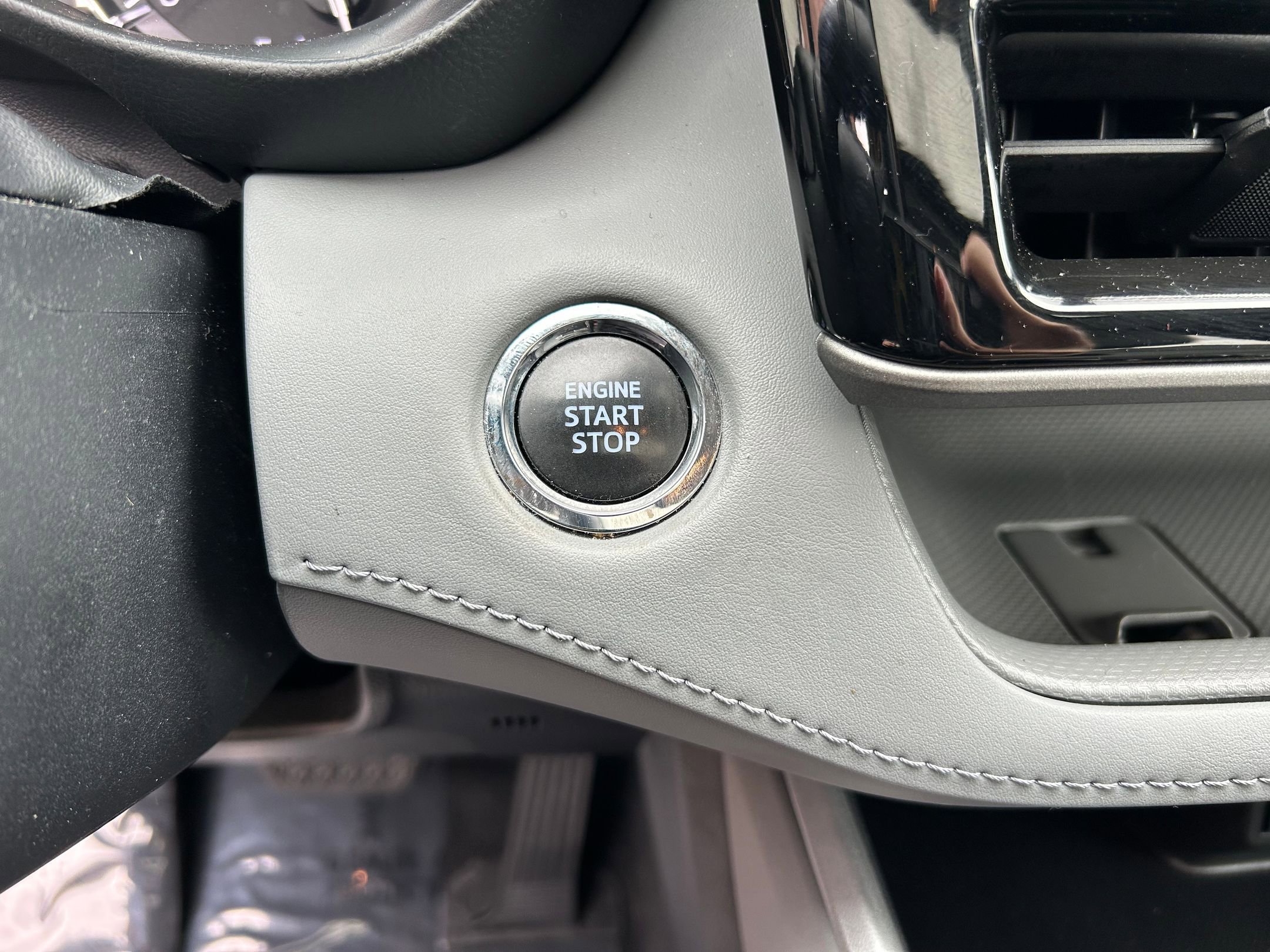 Used 2022 Toyota Highlander XLE AWD/4WD image 18