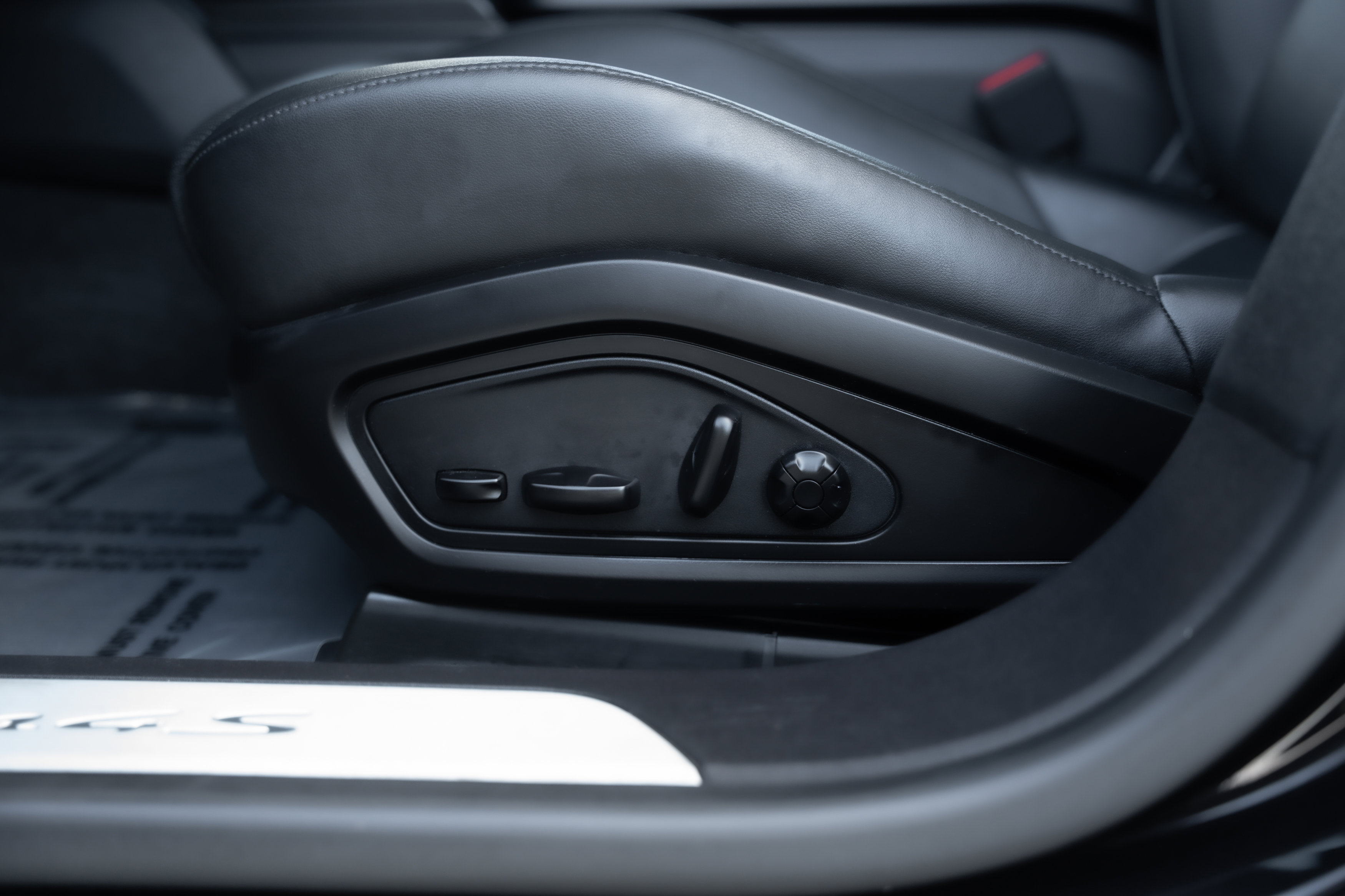 Used 2021 Porsche Taycan 4S image 23