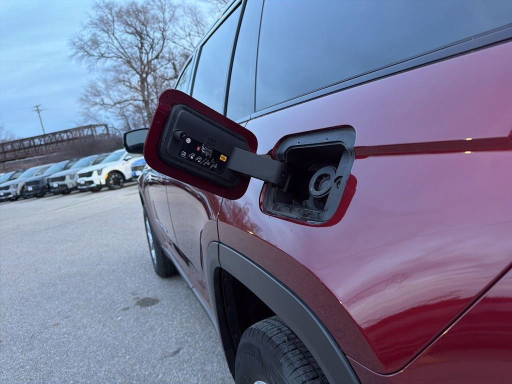 Used 2022 Jeep Grand Cherokee Limited image 9