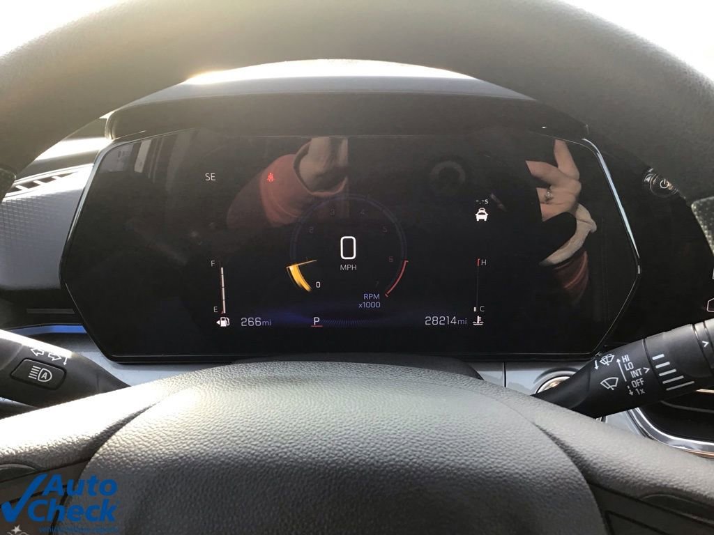 Used 2025 Chevrolet Trax LT image 31