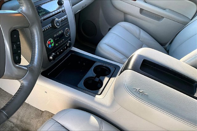 Used 2014 GMC Yukon SLT w/ Regional Value Package RWD image 16