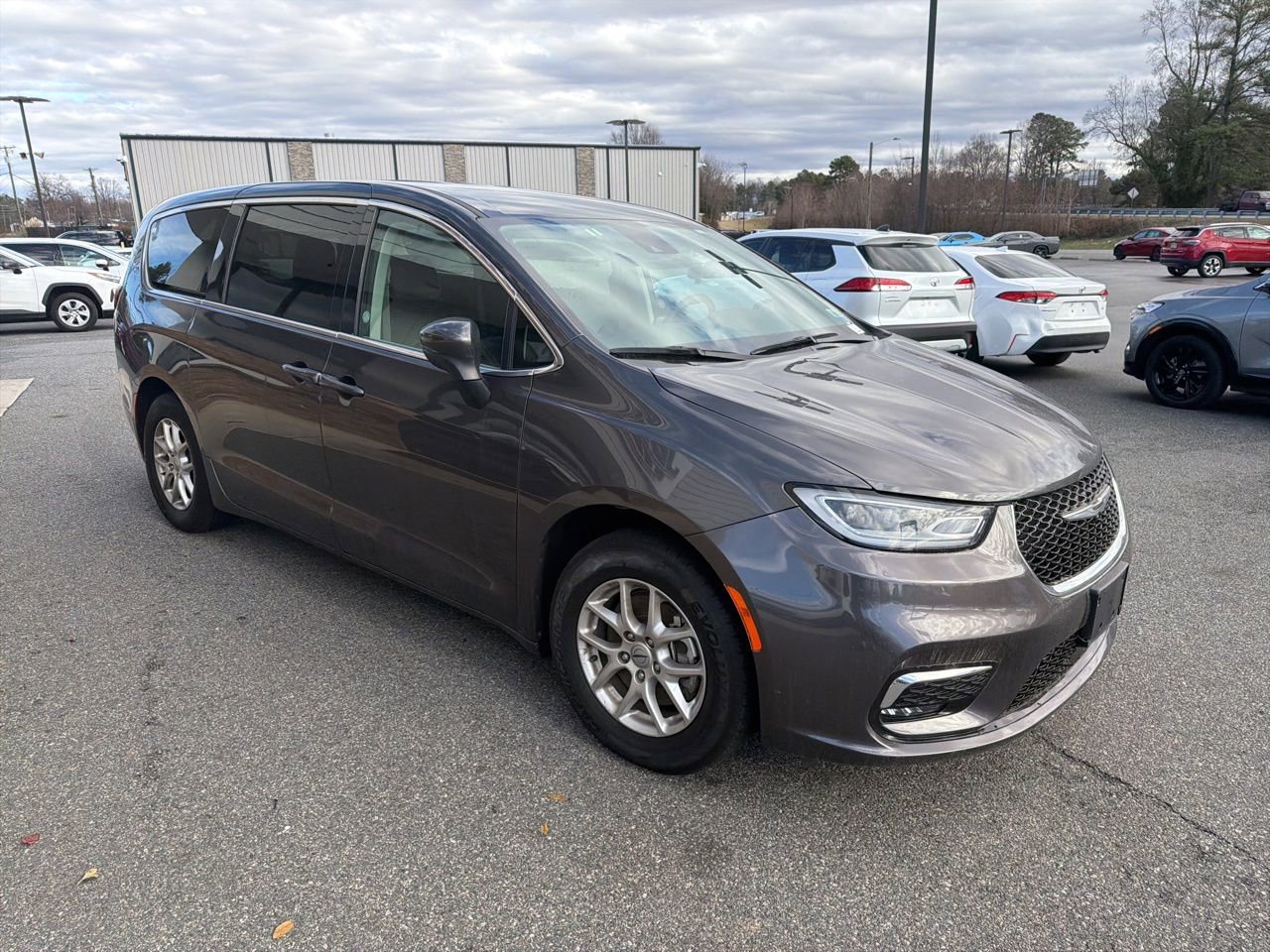 Used 2023 Chrysler Pacifica Touring-L image 8