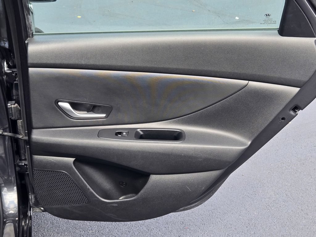 Used 2023 Hyundai Elantra SE w/ Cargo Package FWD image 13