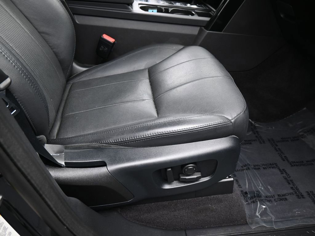 Used 2020 Land Rover Discovery SE image 42