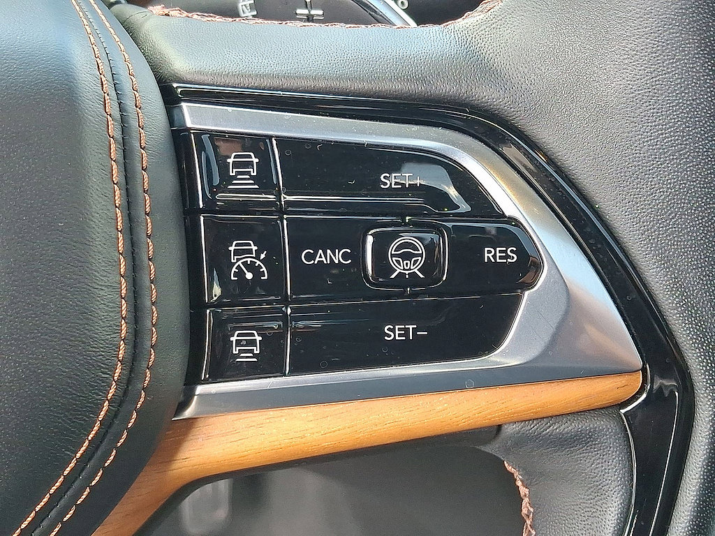 Used 2024 Jeep Grand Cherokee Summit AWD/4WD image 24