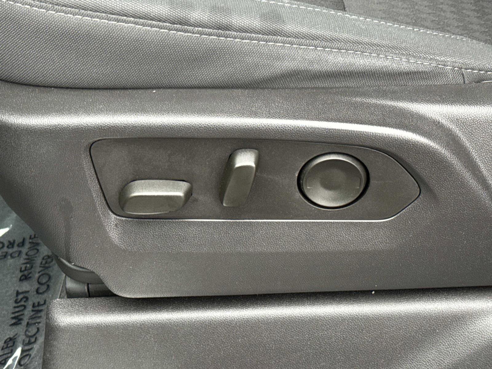 Used 2023 Chevrolet Silverado 1500 LT image 14