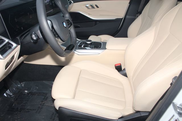 Used 2025 BMW 330i xDrive Sedan w/ M Sport Package image 21