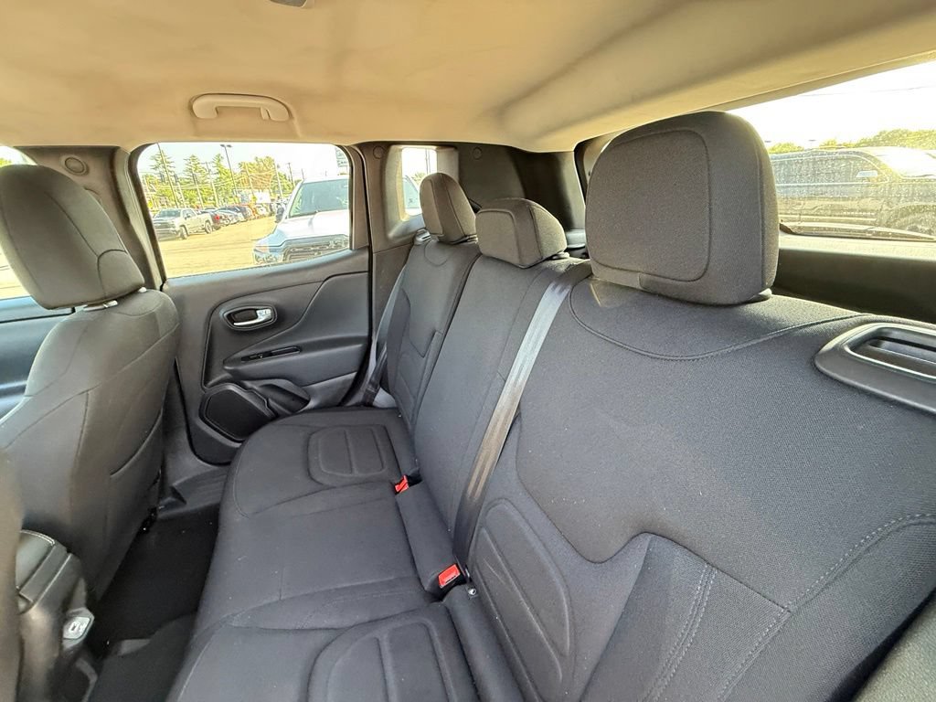 Used 2022 Jeep Renegade Latitude AWD/4WD image 25