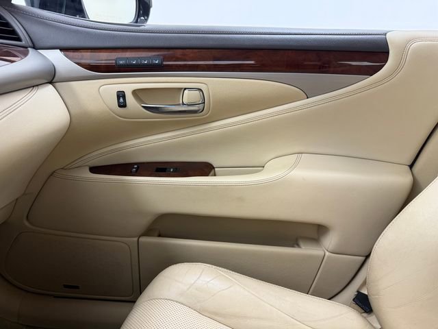 Used 2015 Lexus LS 460 AWD w/ Comfort Package image 24