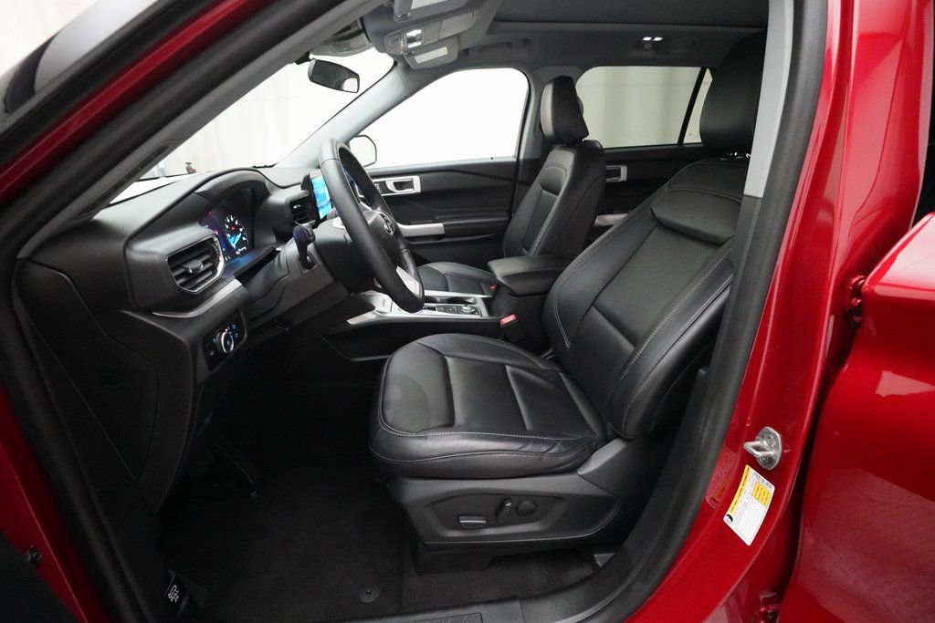 Used 2023 Ford Explorer XLT w/ Equipment Group 202A image 7