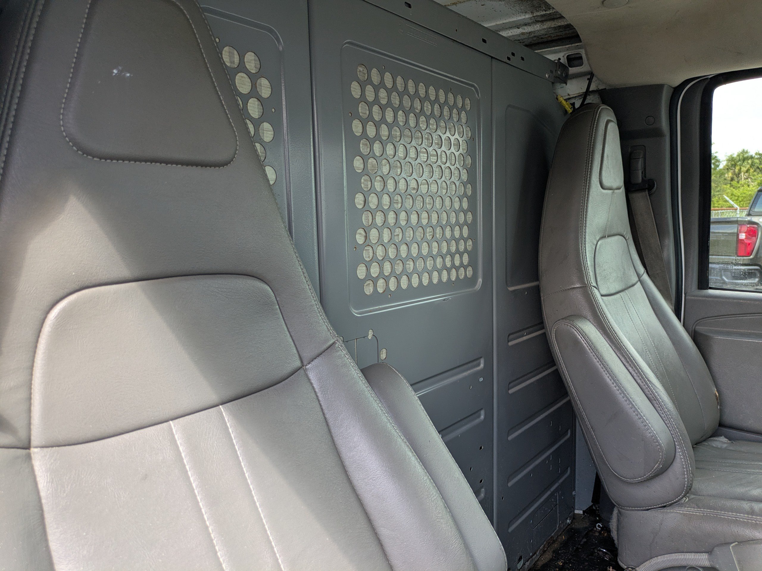 Used 2016 Chevrolet Express 2500 RWD image 15