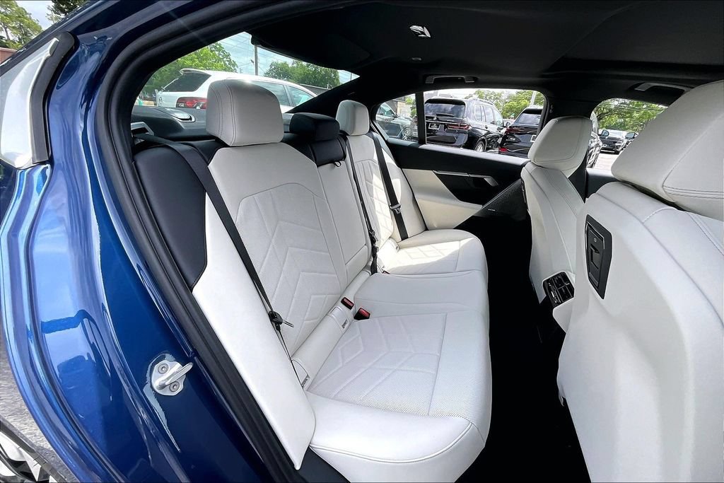 New 2026 BMW 540i xDrive w/ Premium Package AWD/4WD image 24