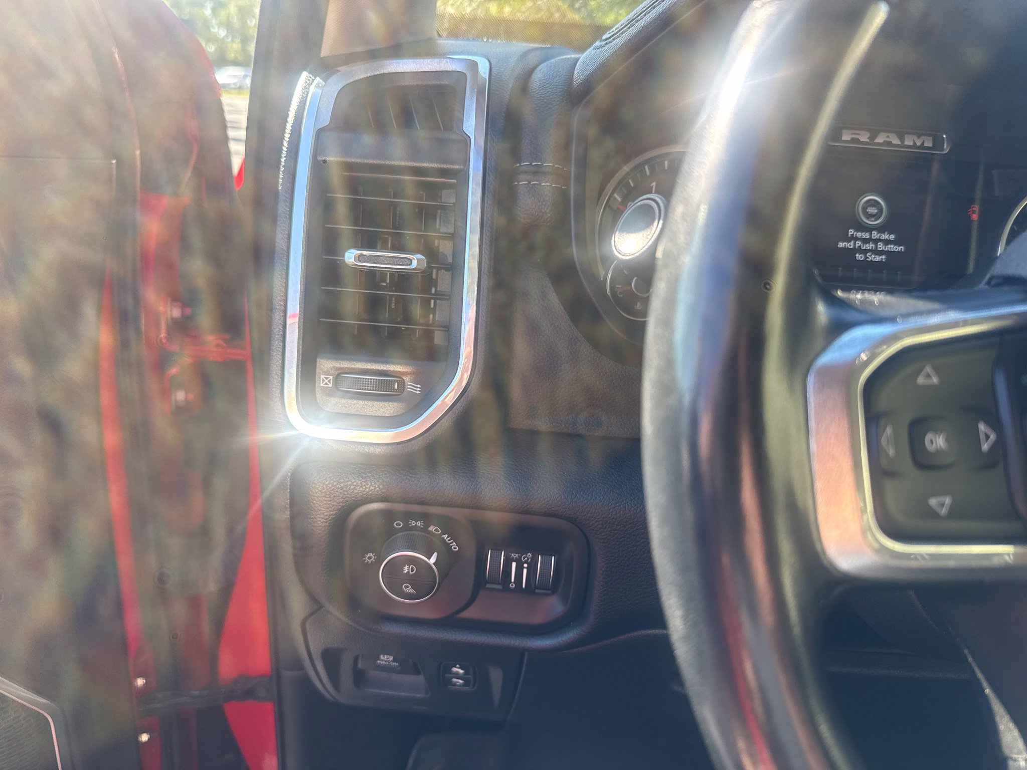 Used 2022 RAM 1500 Laramie AWD/4WD image 23