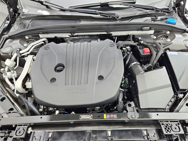 Certified 2025 Volvo V60 B5 Cross Country Plus image 24