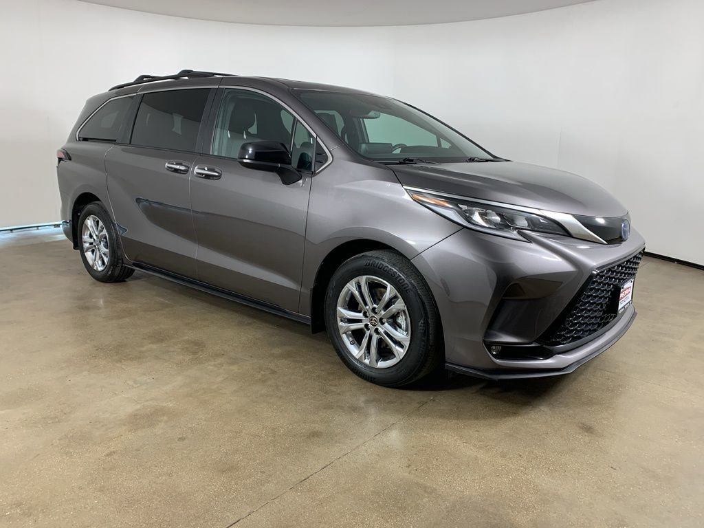 Used 2022 Toyota Sienna XSE image 5