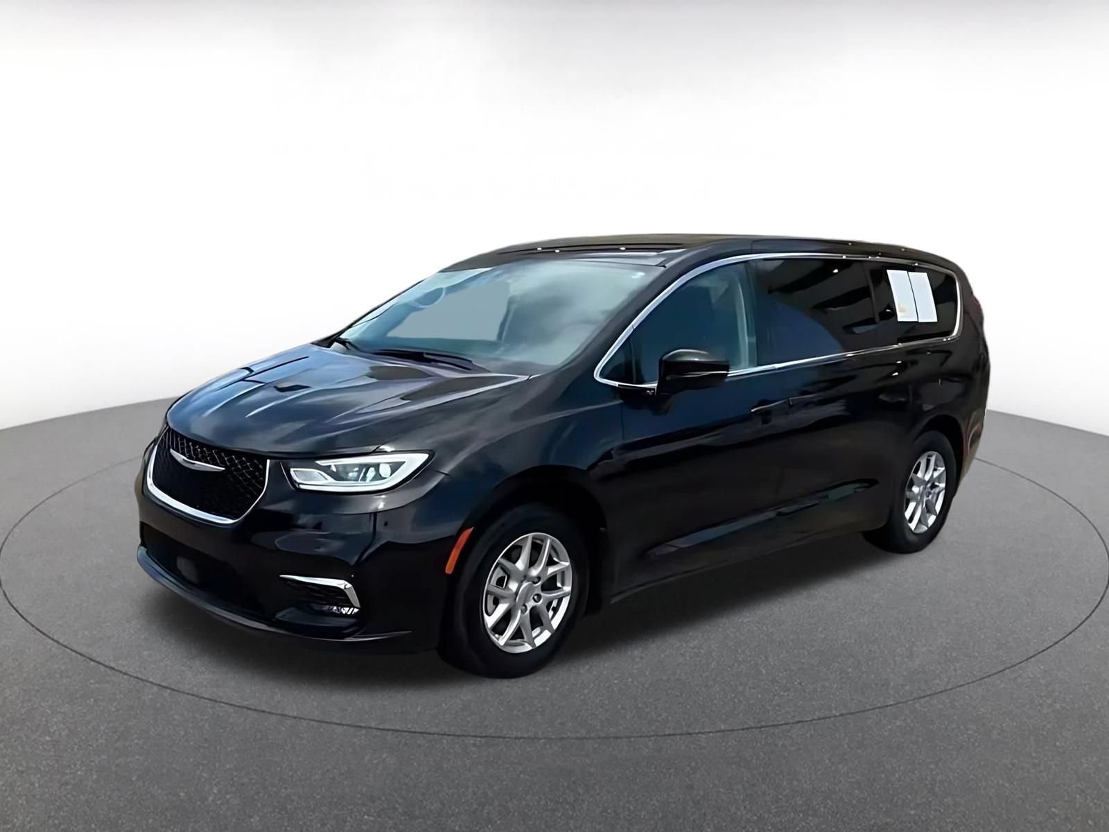 Used 2024 Chrysler Pacifica Touring-L FWD image 7