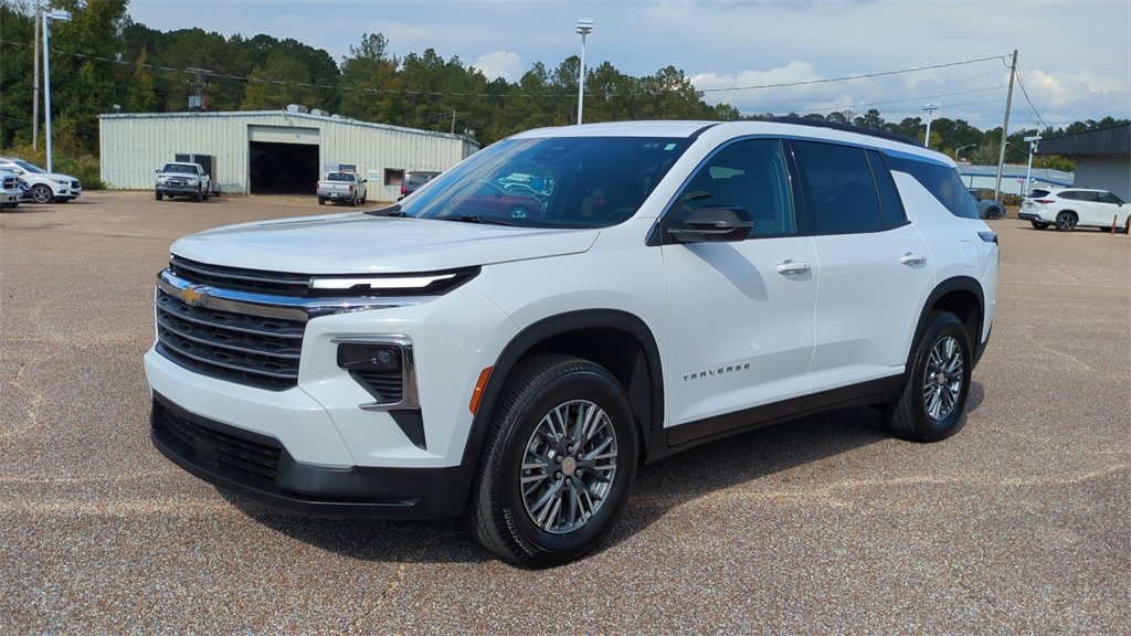 Used 2025 Chevrolet Traverse LT