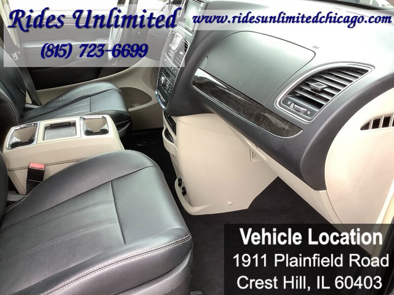 Used 2015 Chrysler Town & Country Touring-L w/ Driver Convenience Group FWD image 38