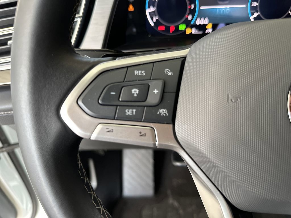 Used 2025 Volkswagen Atlas Cross Sport SE FWD image 20