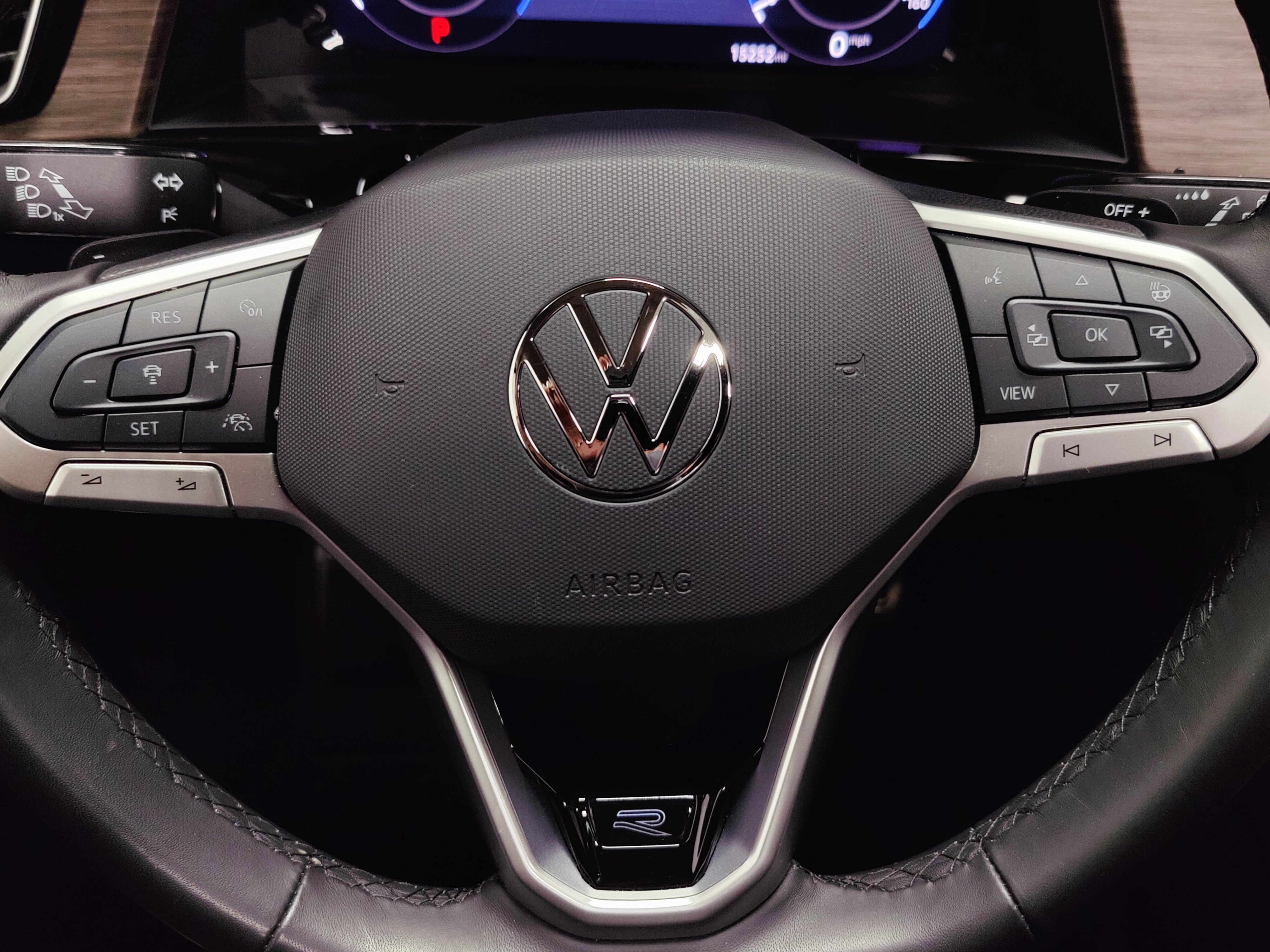 Used 2025 Volkswagen Atlas SEL Premium R-Line AWD/4WD image 36